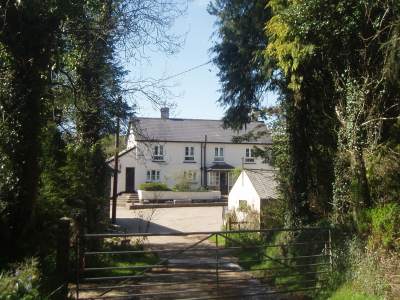 Forda Farm Bed and Breakfast, 4star siver award B&B on the North Devon and Cornwall border offering accommodation on a working family farm.